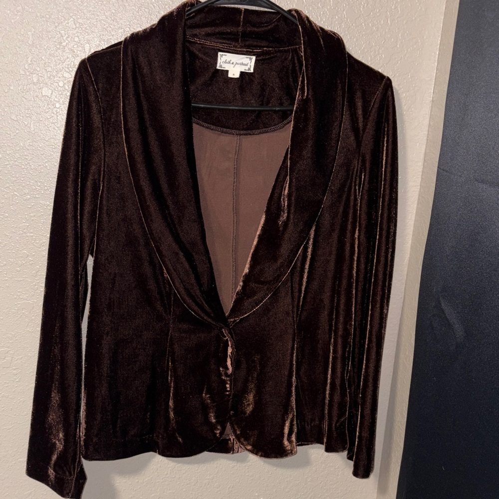 Cloth & Portrait Velvet Blazer